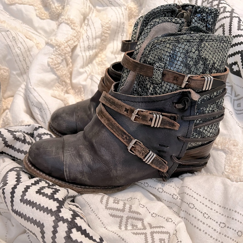 Freebird Crue booties. Size 7, less than a year old and barely worn. All leather